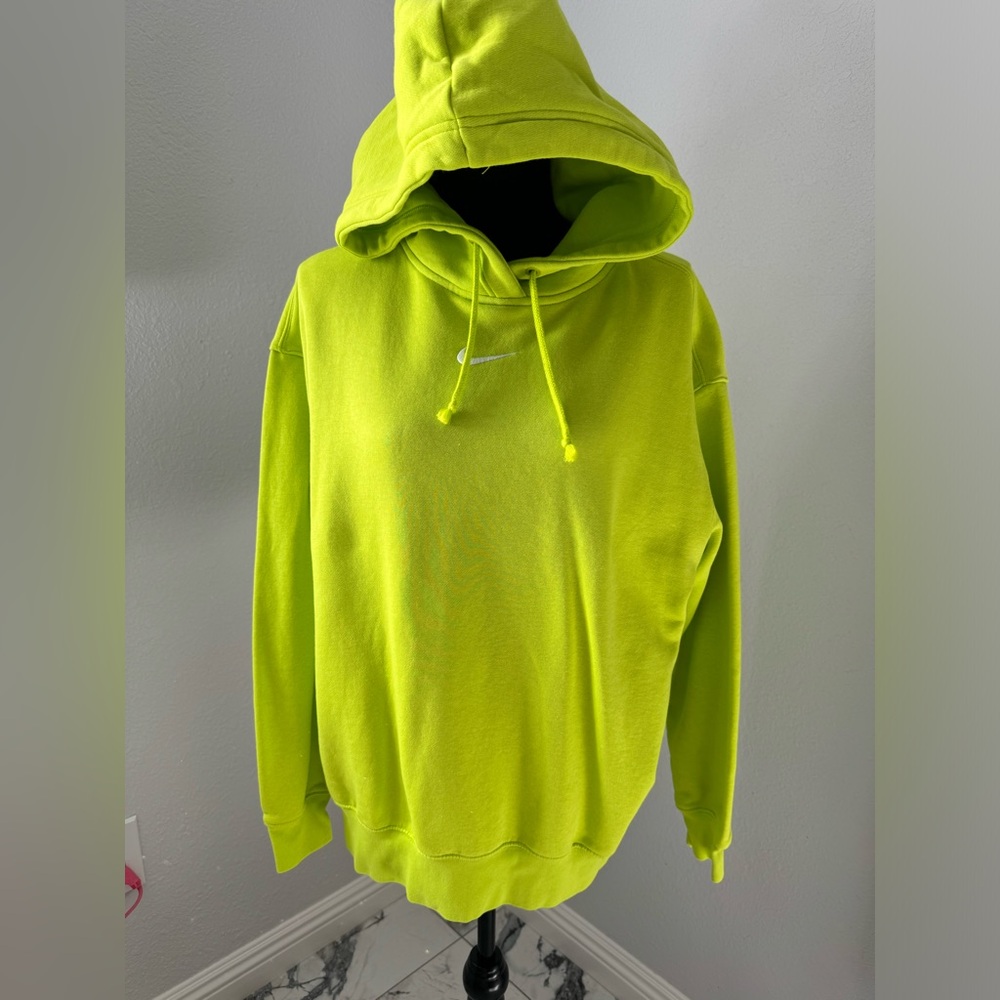 New never worn. Nike neon green Size S